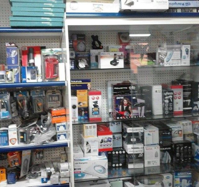 Electrodomesticos Val productos en interior de tienda
